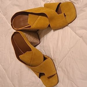 AERSOLES,Size 10.5, mustard mule